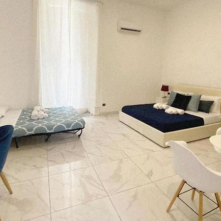 Domus Luigi Leone 2 Bed and Breakfast Νάπολη Εξωτερικό φωτογραφία