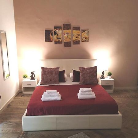 Domus Luigi Leone 2 Bed and Breakfast Νάπολη Εξωτερικό φωτογραφία