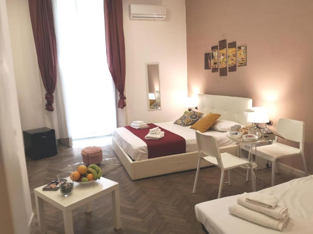 Domus Luigi Leone 2 Bed and Breakfast Νάπολη Εξωτερικό φωτογραφία